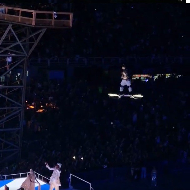 Anac notifica Portela e Liesa por homem 'voando' em drone na comissão de frente: 'Proibido'