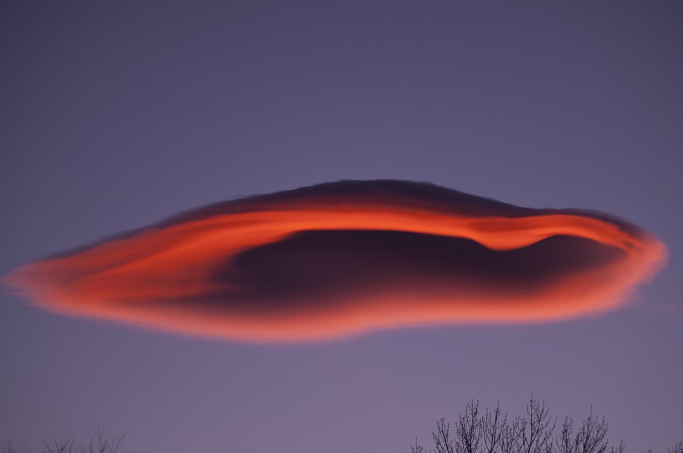 Nuvens do tipo lenticular fotografadas na Califórnia — Foto: Getty Images