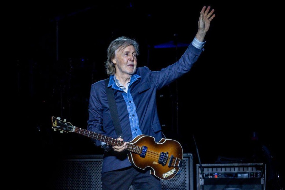 O cantor britânico Paul McCartney afirmou que o sucesso Yesterday surgiu enquanto ele despertava certa manhã — Foto: BBC News fonte