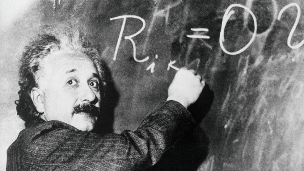 Albert Einstein (1879-1955) mudou para sempre nossa visão do universo — Foto: BBC News fonte