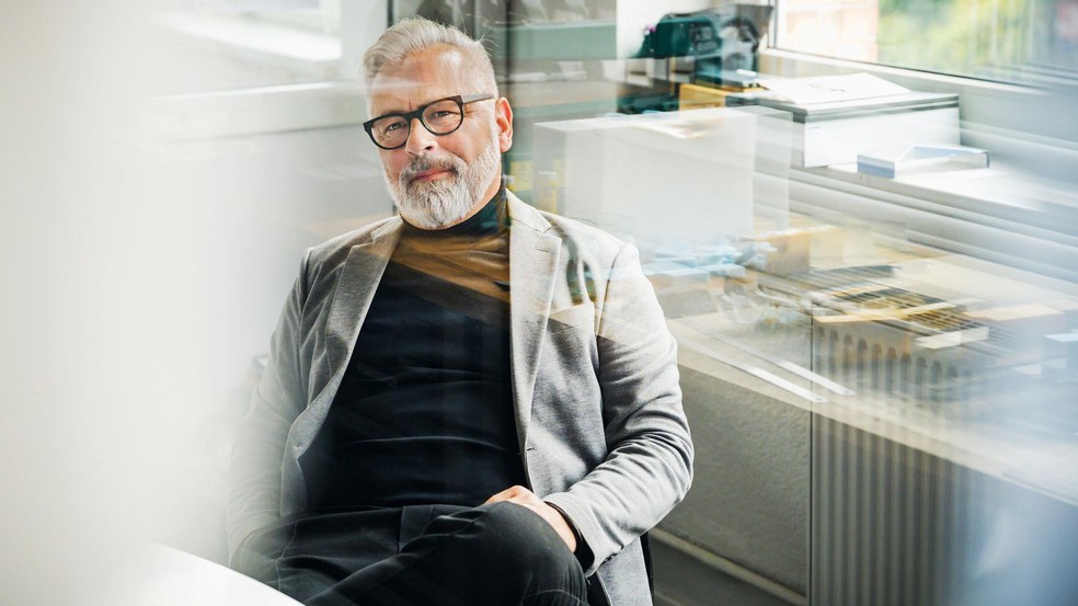 A ideia existente na sociedade sobre 'mérito' é prejudicial para o restante do sistema econômico, segundo Filby — Foto: BBC News fonte