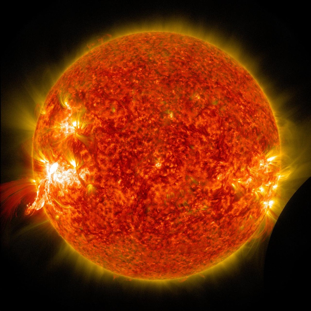 Mancha solar explota y provoca apagón de radio de onda corta en Sudamérica |  Ciencia y Salud
