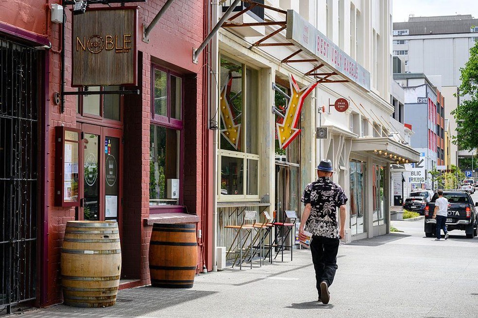 A economia da Nova Zelândia não enfrenta uma crise, mas está relativamente estagnada — Foto: BBC News fonte