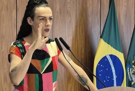 Quem é Veronyka Gimenes, cofundadora do Código Não Binário, única brasileira na lista dos 100 mais influentes em IA da Time - QTU Questões do Universo
