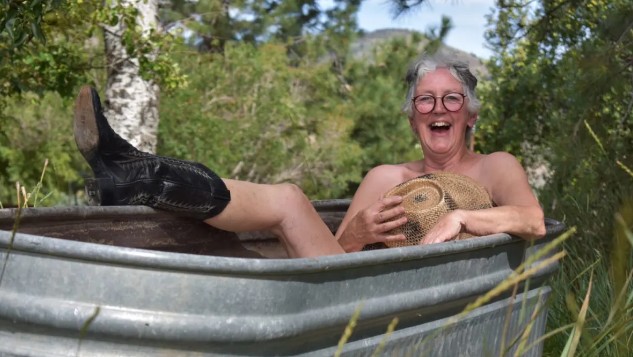 Moradores de cidade dos EUA fazem calendário nu para enfrentar crise financeira