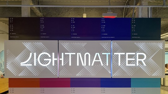 Explosão da IA triplica valor da Lightmatter, startup que usa luz para computação