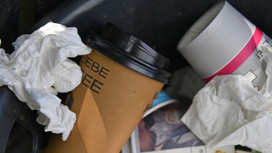 Novo estudo sugere que copos de papel ecológicos são tão tóxicos quanto os de plástico 