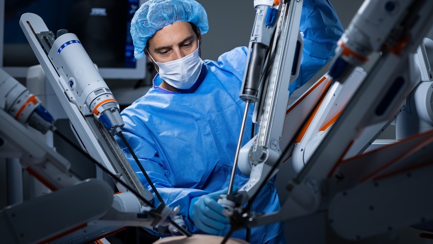 Fabricante de robôs para cirurgia, Medtronic abre planos para crescer ...