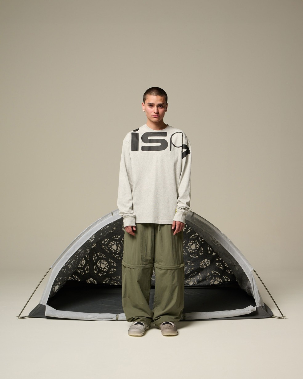 Nike cria casaco no estilo poncho que se transforma em uma barraca