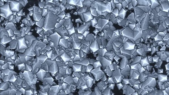 Diamante criado em laboratório fica pronto em 150 minutos e custa cerca de R$ 2,5 mil