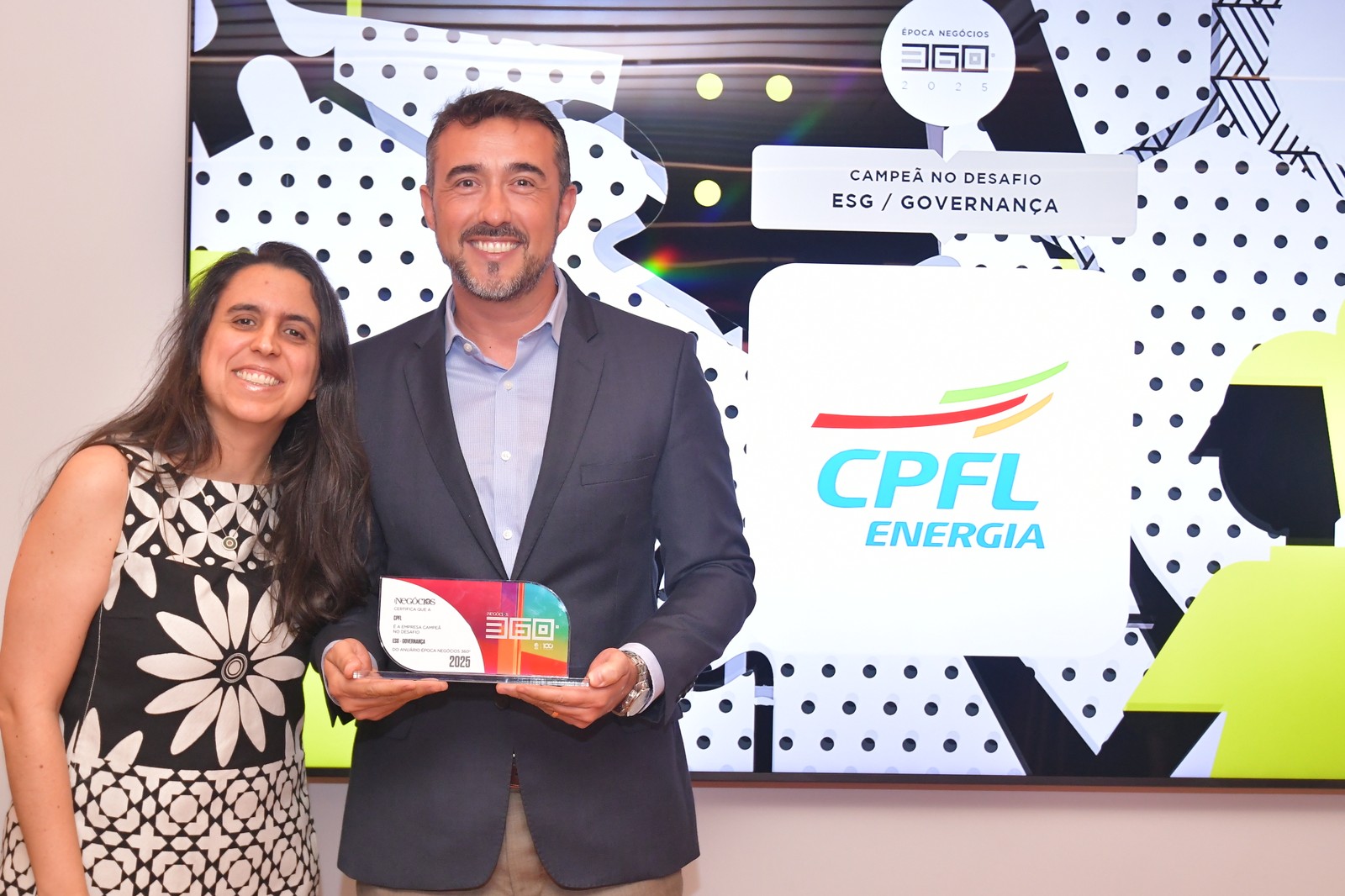 No Desafio ESG/Governança, a CPFL Energia foi a vencedora, com o diretor de governança corporativa Raphael Martins Bombonato recebendo o prêmio — Foto: Flavio Santana