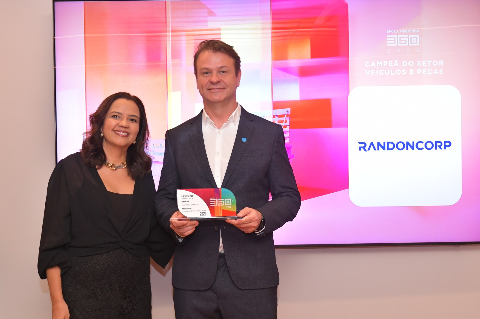 A Randoncorp se destacou no setor de Veículos e Peças, com Ricardo Escoboza, VP América do Sul e COO vertical de autopeças, recebendo o prêmio — Foto: Flavio Santana
