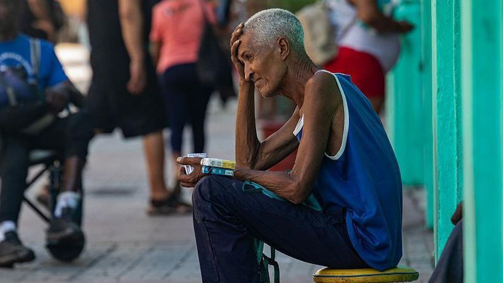 Os aposentados cubanos são um dos setores mais vulneráveis frente ao aumento da desigualdade observado em Cuba nas últimas décadas — Foto: BBC News fonte
