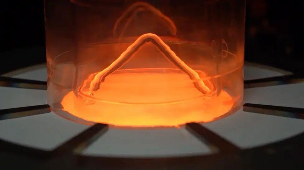 Muito poucas organizações conseguem fornecer telureto de cádmio e zinco. — Foto: BBC News fonte