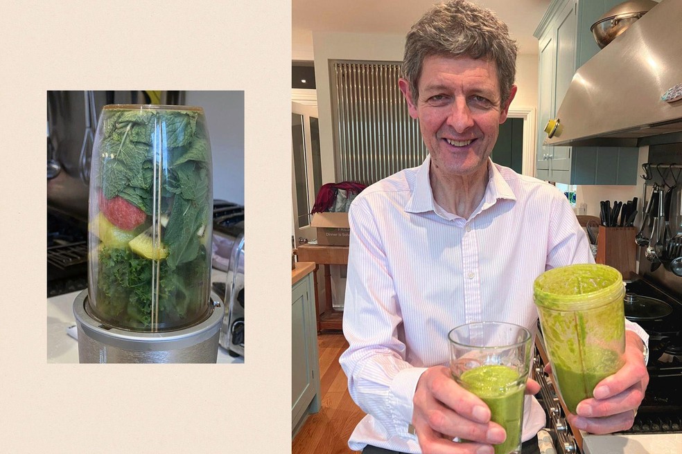 'Agora com 60 anos e recém-avô, parece um bom momento para descobrir o que meu intestino diz sobre como enfrentarei os próximos anos', diz Hugh Pym — na foto, com um suco verde recomendado por uma nutricionista — Foto: BBC News fonte