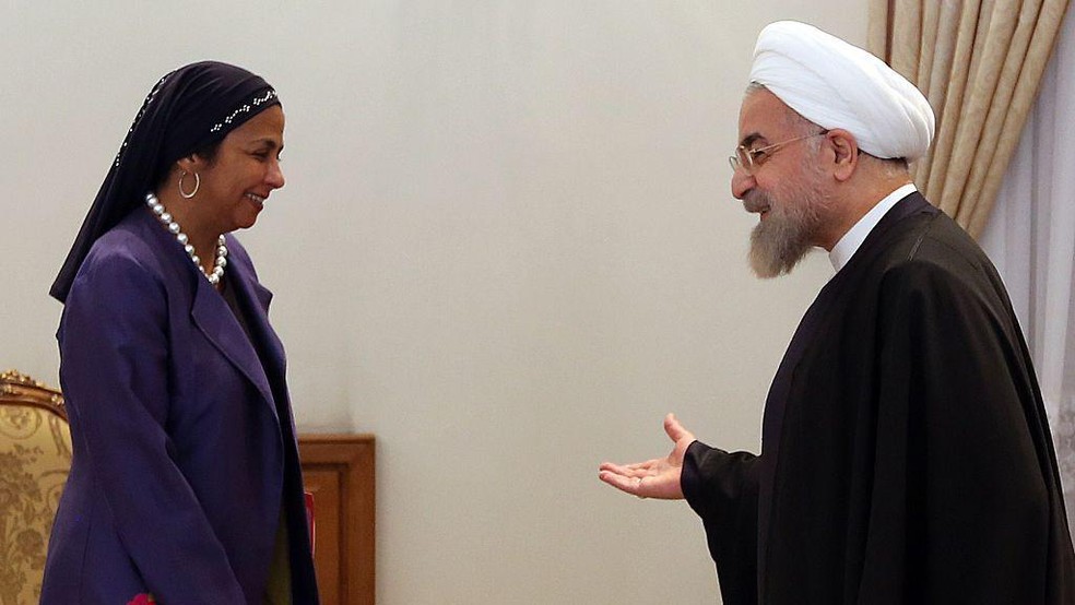 Delcy Rodríguez, então ministra das Relações Exteriores da Venezuela, em um encontro em Teerã, em 2015, com Hassan Rouhani, que era o presidente do Irã — Foto: BBC News fonte