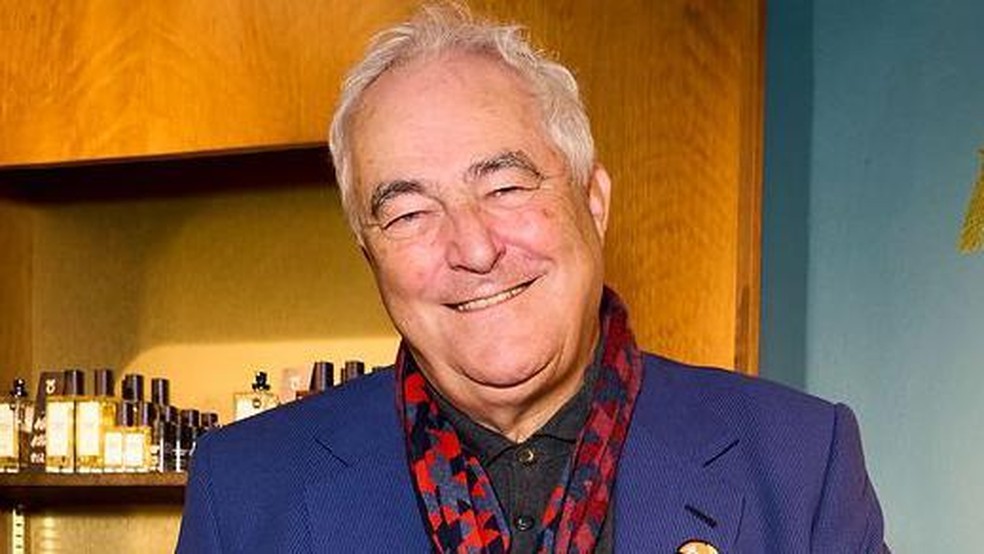 'Eu gosto de ser woke', afirmou Constantine — Foto: BBC News fonte