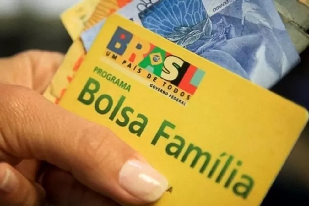 'O Bolsa Família deu para a nossa família uma estabilidade, pelo menos para o básico do básico', diz Dener — Foto: AGÊNCIA BRASIL via BBC