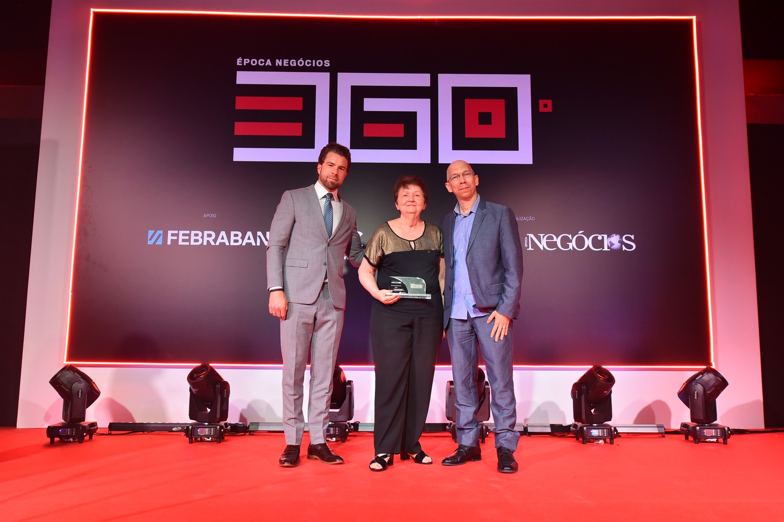 Liliana Aufiero, Diretora Presidente da Lupo, recebeu o prêmio para a companhia na categoria Têxtil, Couro e Vestuário — Foto: Flavio Santana