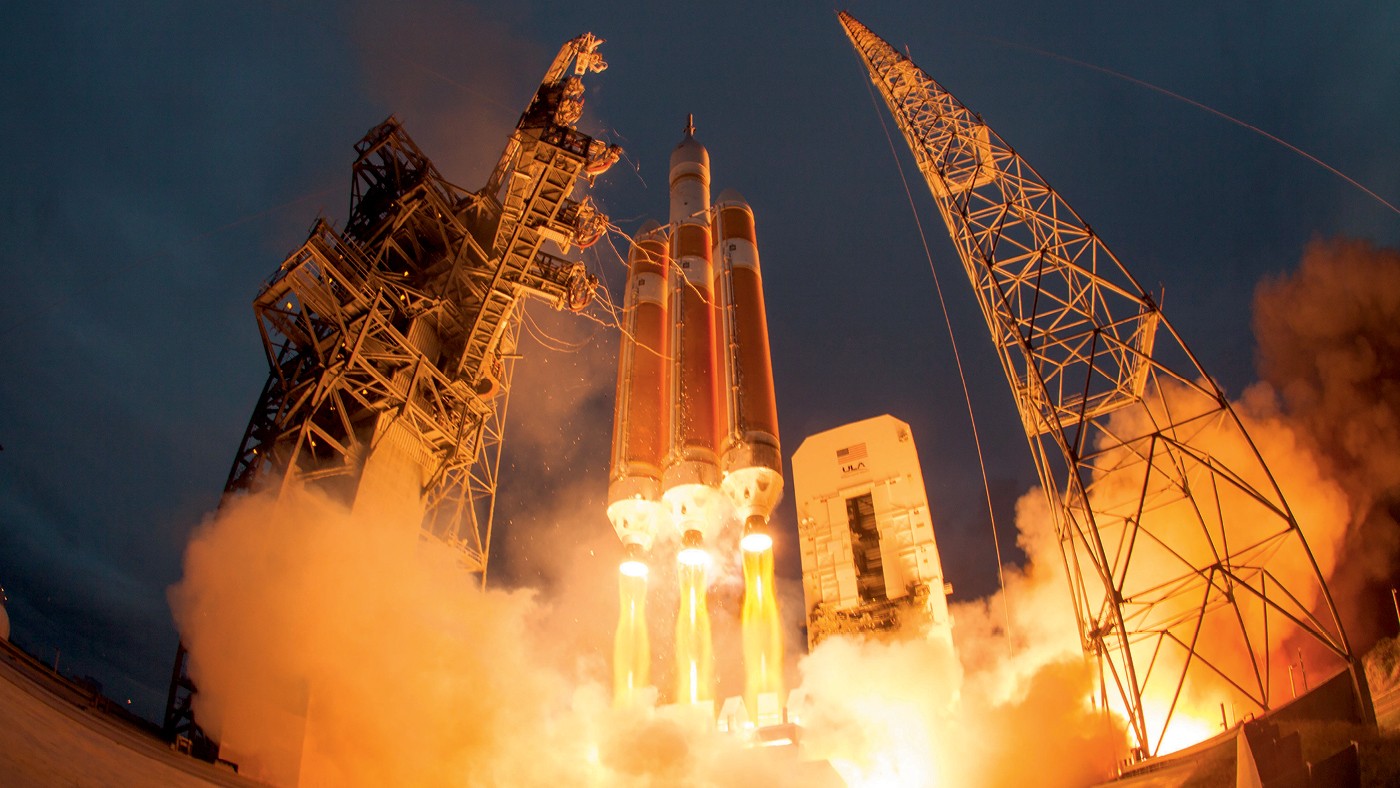 Missão tripulada à Lua da NASA avança com foguete que já foi superado em potência pela Starship de Elon Musk