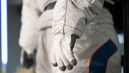 Prada assinará trajes espaciais lunares para missão da Nasa