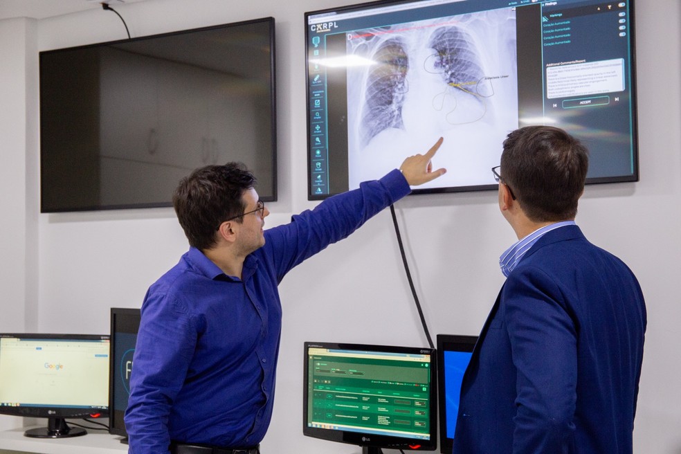 Osvaldo Landi Júnior, gerente médico da Fidi, e Werlley Januzzi, responsável pelo pronto-socorro do HSPE — Foto: Divulgação