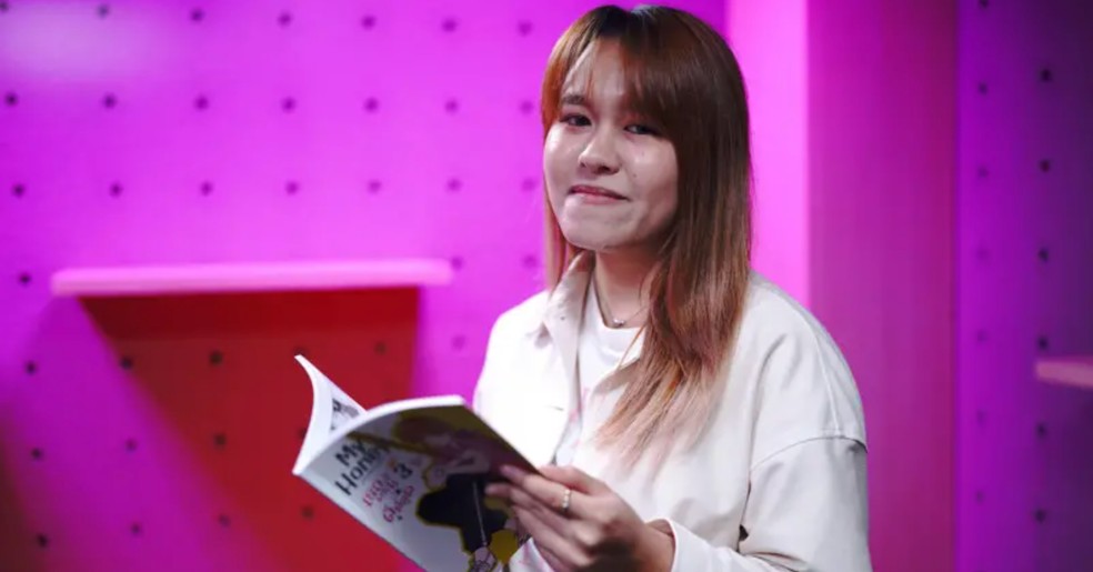 Ranuka Songmuang diz que vem esperando há anos que a mídia tradicional aborde o amor lésbico — Foto: BBC News fonte