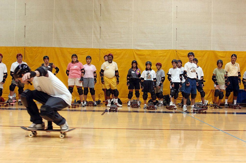 Vanderbilt descobriu que aprendemos melhor quando sabemos que teremos de ensinar a mesma habilidade a outros — Foto: BBC News fonte