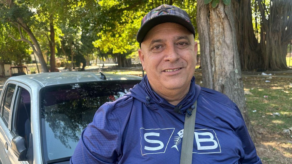 O trabalho de Esteban Bello Rodríguez sofreu fortes impactos causados pela escassez de combustível — Foto: BBC News fonte