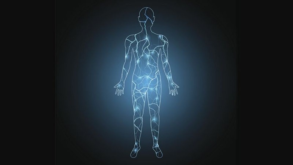 O corpo humano está repleto de átomos eletricamente carregados (os íons) que circulam pelas nossas células, gerando uma corrente elétrica — Foto: GETTY IMAGES/VIA BBC