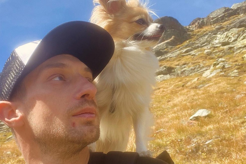 Jan cresceu cercado por cães — Foto: BBC News fonte