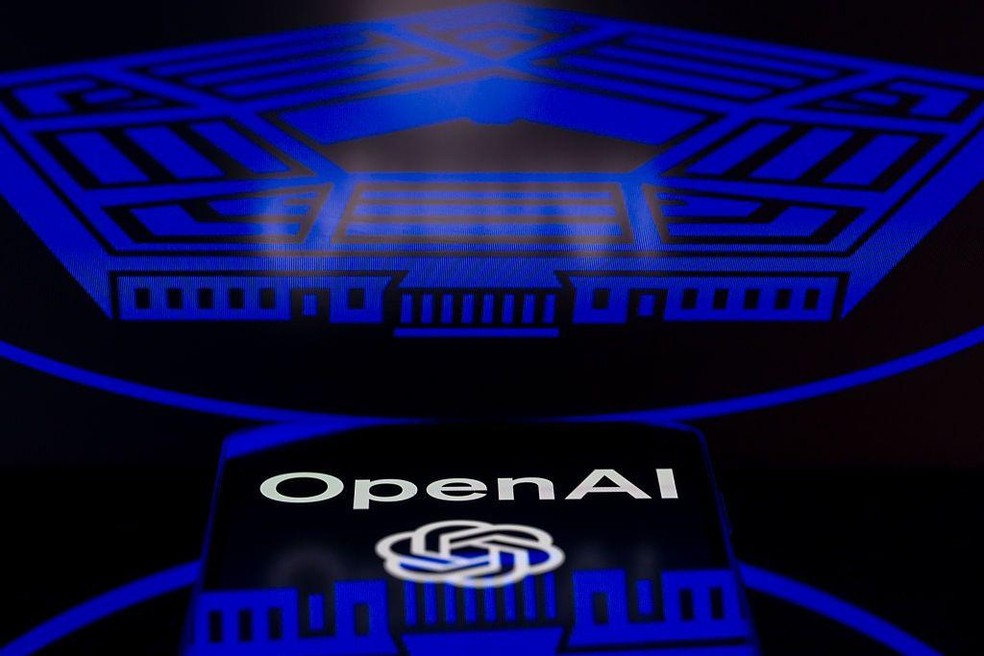 Assim que a Anthropic perdeu o contrato, sua rival OpenAI surgiu como alternativa — Foto: BBC News fonte