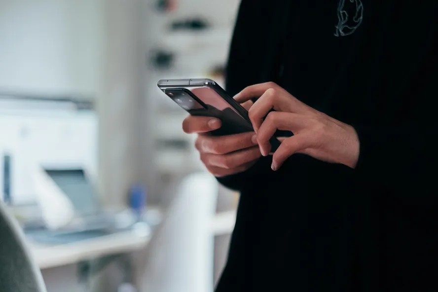 Restrição de termos ‘bank’ e 'banco' para fintechs prejudicaria a competição, alerta associação de BaaS
