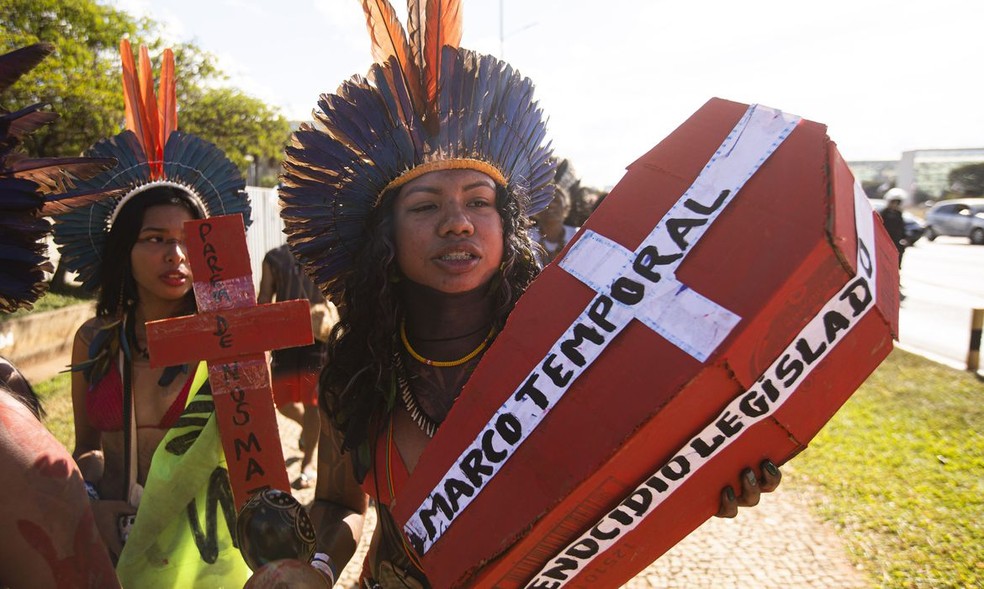 Indígenas protestam contra projeto de Marco Temporal para demarcação de terras indígenas — Foto: Joédson Alves/Agência Brasil