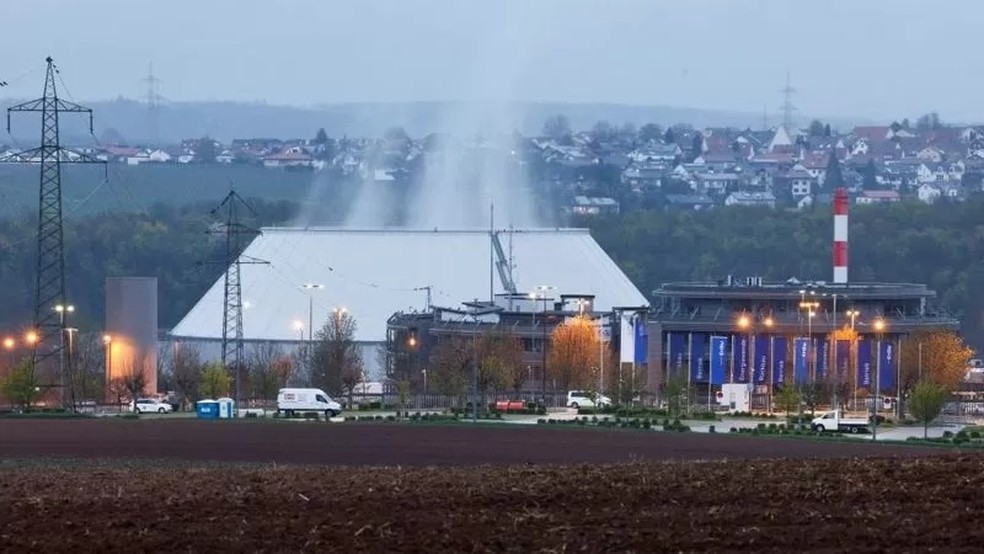 A usina nuclear de Neckarwestheim — Foto: REUTERS via BBC