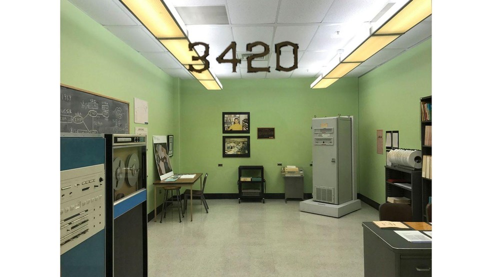 BBC News fonte — Foto: Atualmente, o local onde ocorreu a primeira transmissão via internet – a sala 3420 do UCLA Boelter Hall – é um monumento à história da tecnologia.