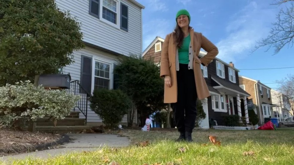 Giovanna Almeida trocou o apartamento no Brooklyn por uma casa em Nova Jersey — Foto: HELOISA VILLELA via BBC