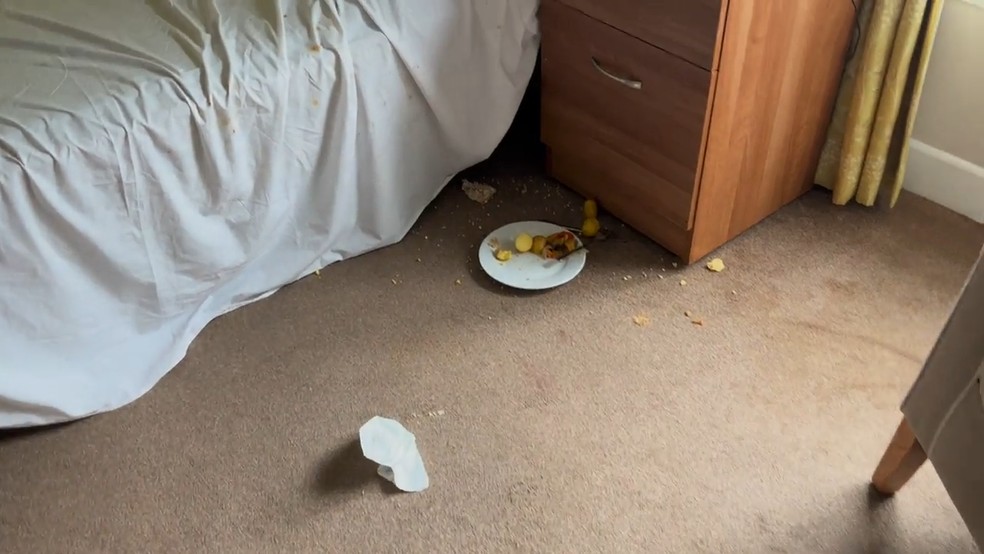 Os funcionários, muitas vezes, não tinham tempo para passar com os moradores — Foto: BBC News fonte