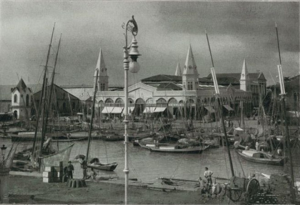 Mercado de ferro e doca do Ver-o-Peso, em Belém, em 1902 — Foto: DOMÍNIO PÚBLICO/VIA BBC