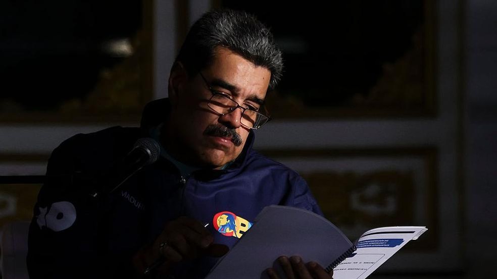 Nicolás Maduro denuncia que Trump deseja derrubá-lo da presidência da Venezuela e ficar com o petróleo do país — Foto: BBC News fonte