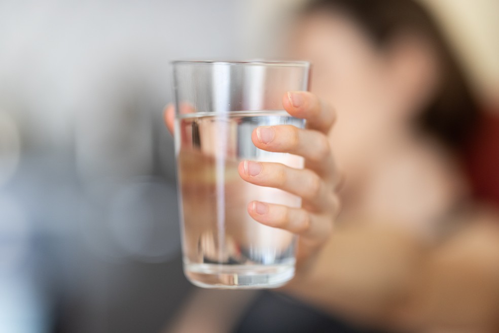 Estudo mapeou os benefícios da ingestão adequada de água  — Foto: Unsplash