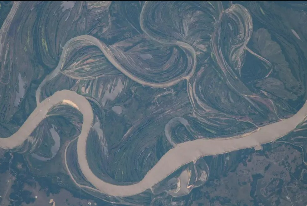 O Rio Paraguai separa as nações da Argentina e do Paraguai — Foto: Nasa
