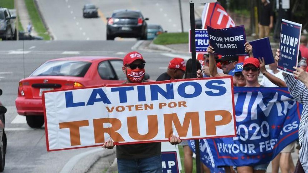 Na vitória presidencial decisiva em 2024, Trump contou com o apoio de milhões de eleitores latinos, que o ajudaram a cruzar a linha de chegada — Foto: BBC News fonte