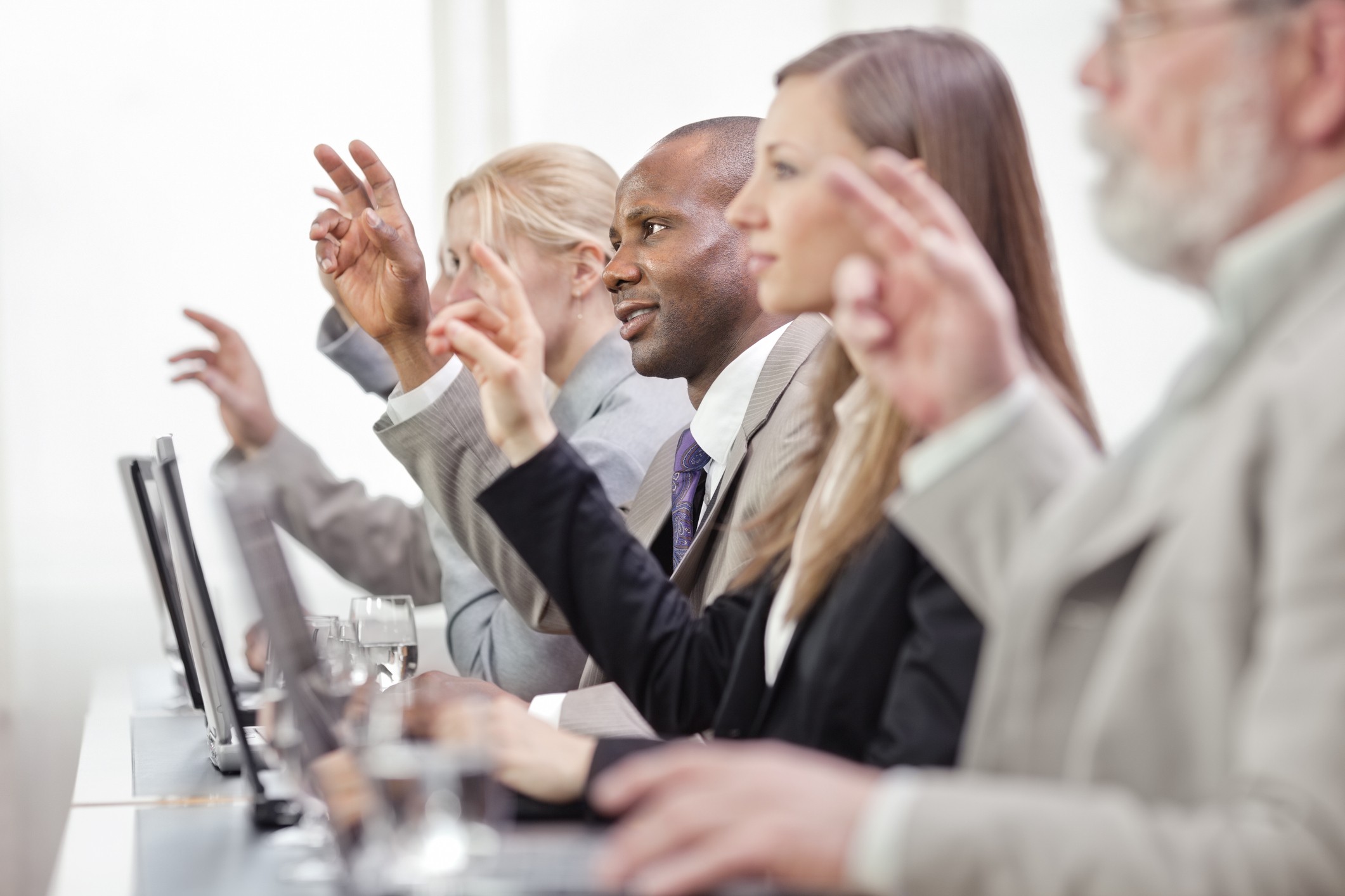 Agentes da IA fazem surgir nova dúvida no centro do comando: quem deve ser responsável por essa nova tecnologia?