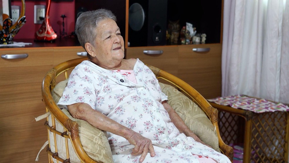Gladysmila Gil diz que há um grande contraste entre o bairro hoje e a época em que se mudou para lá, há quase 60 anos — Foto: BBC News fonte