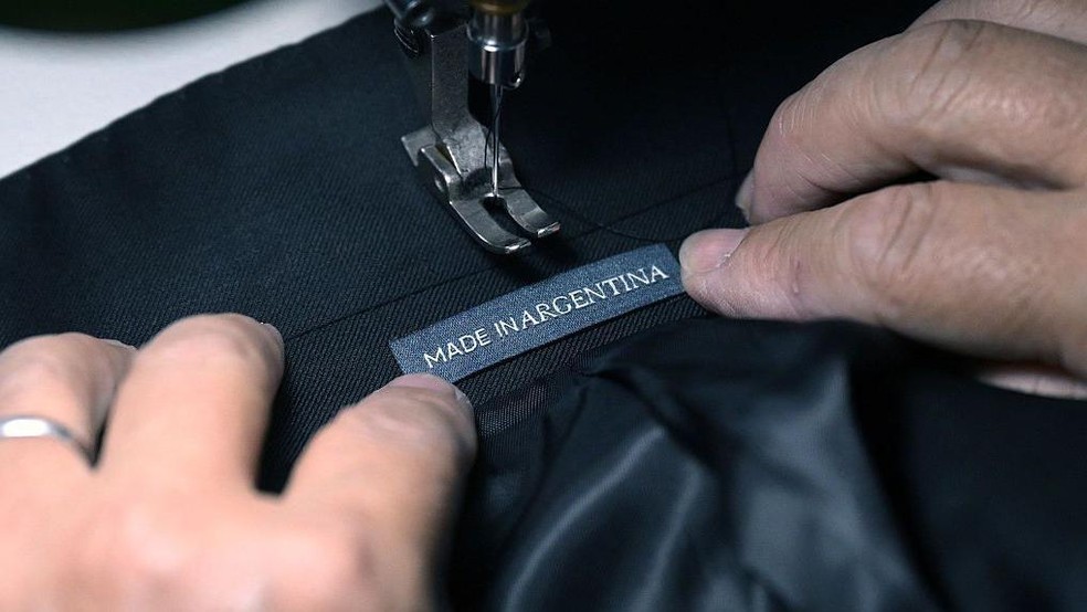 A base do direito do trabalho na Argentina é uma lei de 1974 — Foto: BBC News fonte