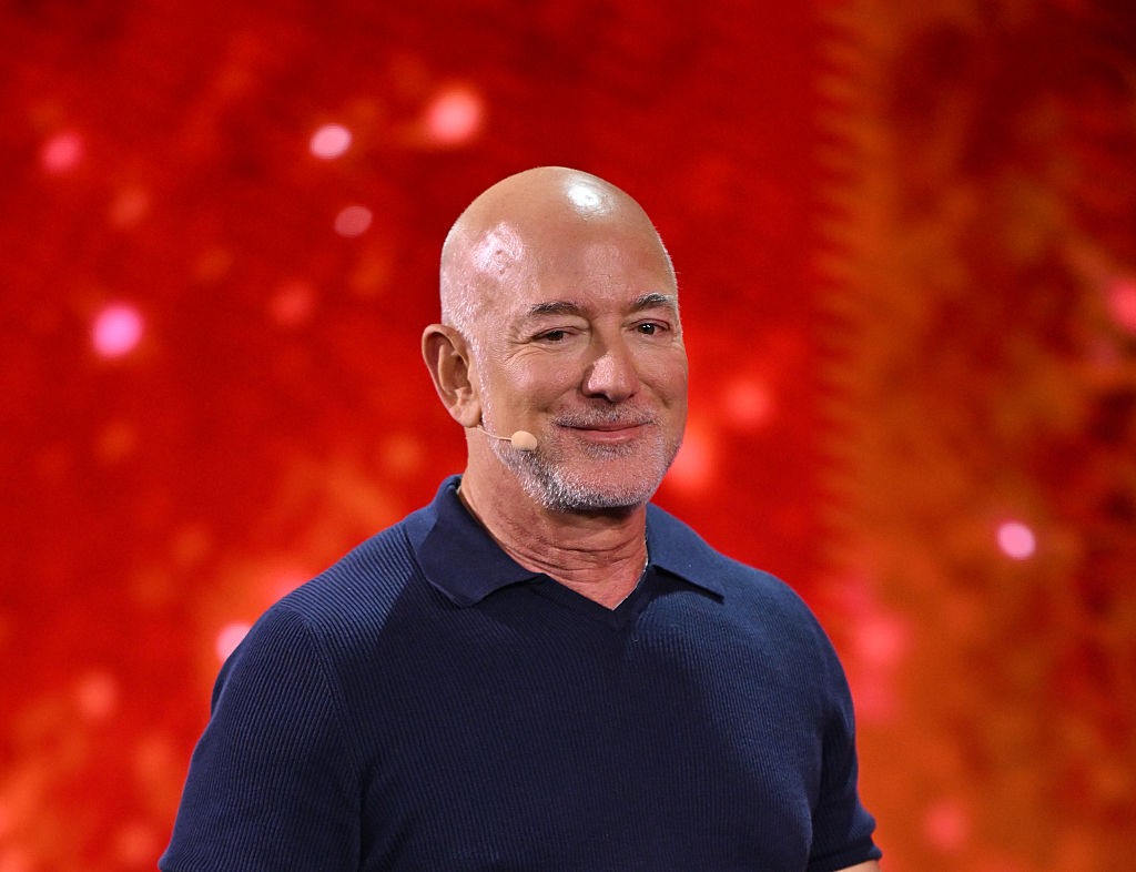 Jeff Bezos se aproxima de acordo bilionário para se tornar um dos donos do Liverpool, diz TV