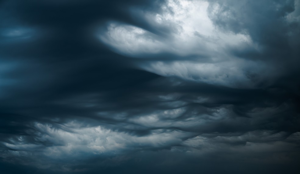 As nuvens se assemelham a um mar revolto --- undulatus asperatus — Foto: Getty Images