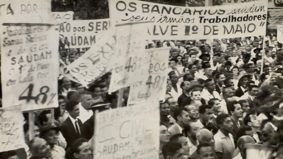 Manifestação de trabalhadores no Rio de Janeiro em 1961 — Foto: BBC News fonte