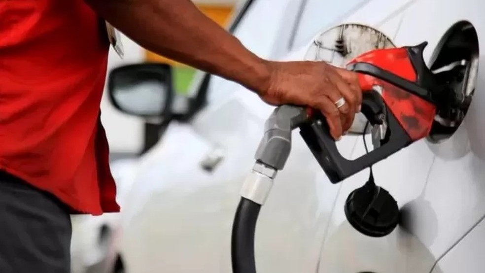 Preço da gasolina vendida nos postos do país está em alta há duas semanas consecutivas — Foto: GETTY IMAGES via BBC
